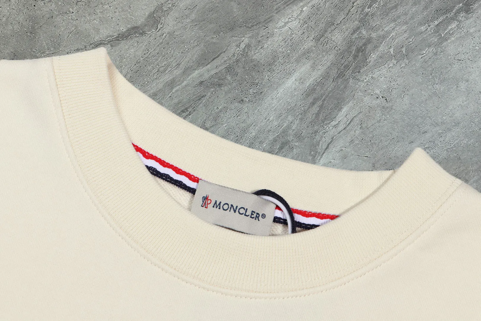 【 In Stock】 〖 𝐌𝐎𝐍𝐂𝐋𝐄𝐑~ 〗 440g ， 😎 ， ， Factory 2025 T ， ， Premium LOGO， Same Style ：Black White Size：S M L XL 2XL
